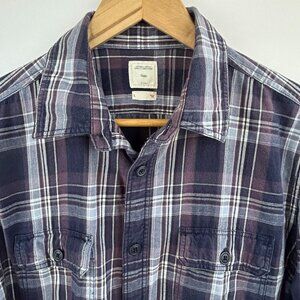 Gap Men’s Dark Violet Plaid button-up Shirt – Size Large
